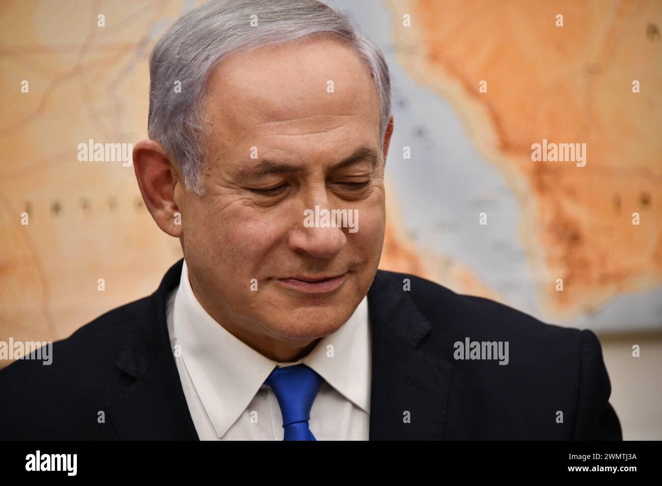 Der israelische Premierminister Benjamin Netanjahu in Jerusalem, Israel, bei einer Telefonkonferenz mit US-Präsident Donald Trump am 21. März 2019. Stockfoto