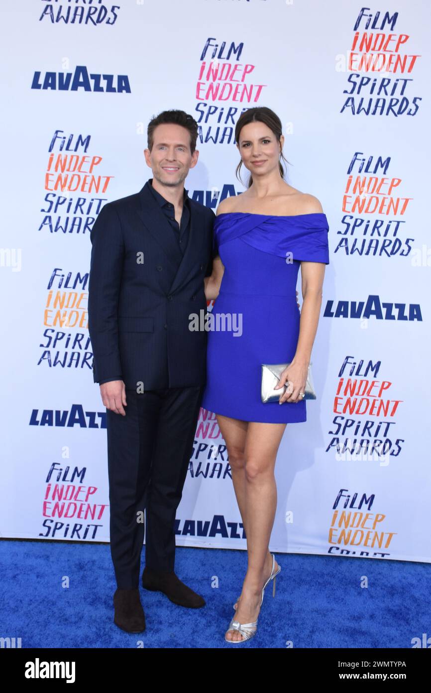 Santa Monica, Kalifornien, USA 25. Februar 2024 der Schauspieler Glenn Howerton und die Schauspielerin Jill Latiano nehmen am 25. Februar 2024 an den Film Independent Spirit Awards 2024 in Santa Monica, Kalifornien, USA Teil. Foto: Barry King/Alamy Stock Photo Stockfoto