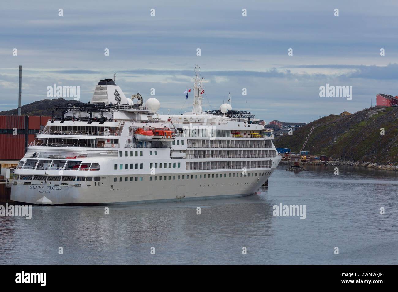 Das Kreuzfahrtschiff Silversea Silver Cloud lag im Juli in Nuuk, Grönland Stockfoto