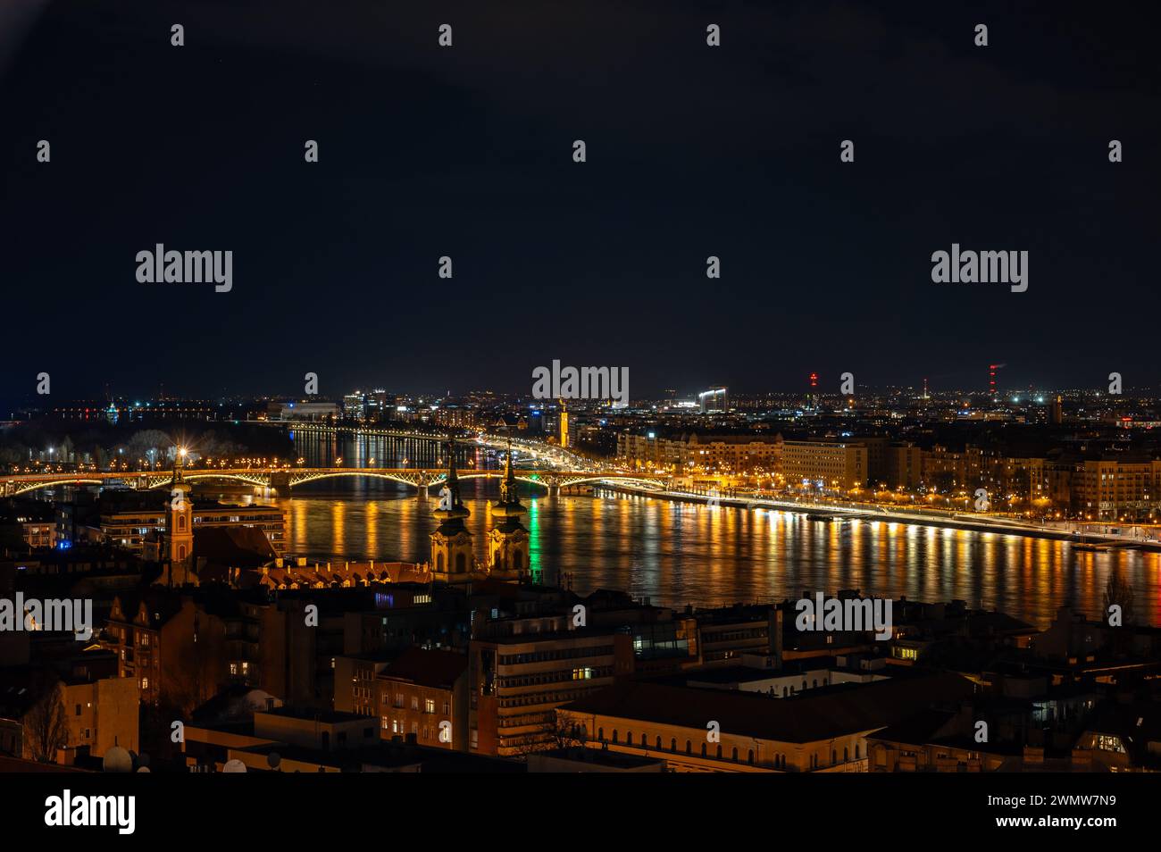 Panoramablick auf Budapest bei Nacht Stockfoto