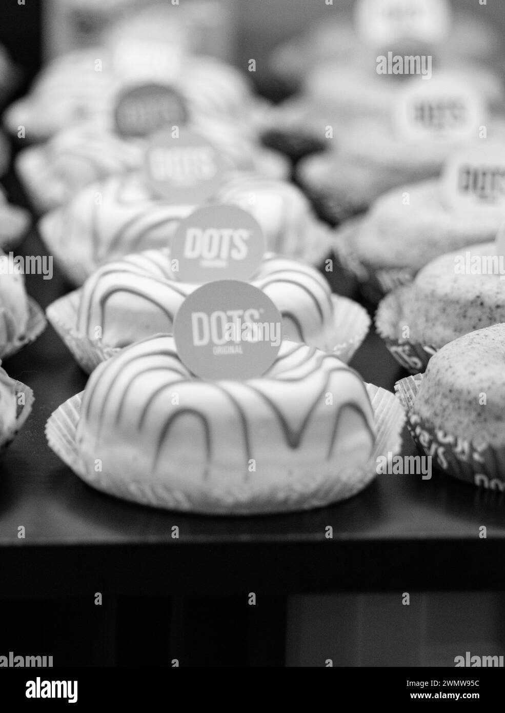 Verschiedene Donuts mit verschiedenen Belägen Stockfoto