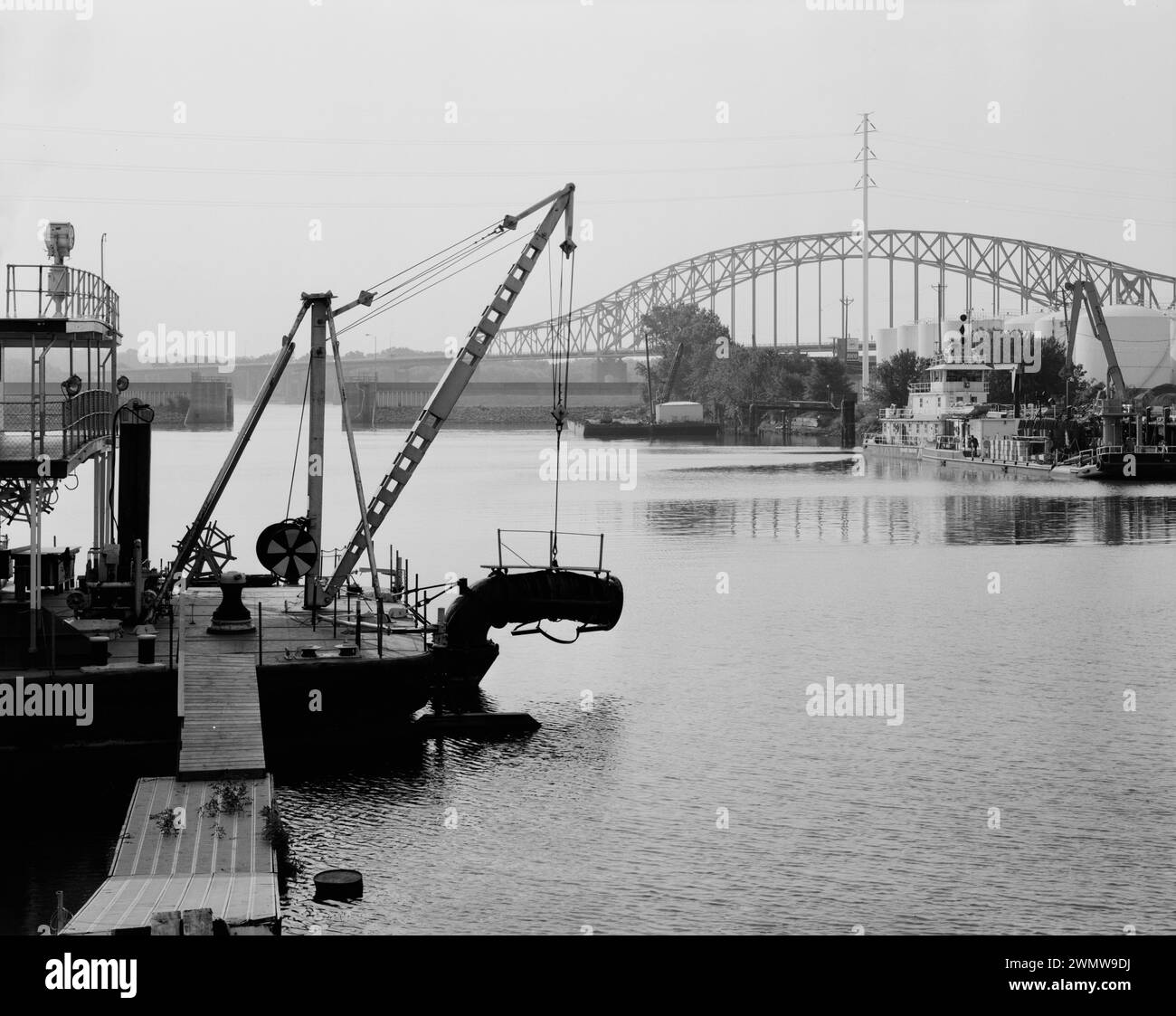 Gesamtblick auf den Hafen. Blick nach Nordwesten - Gewerbe- und Industriegebäude, Dubuque Ice Harbor, Dubuque, Dubuque County, Iowa Stockfoto