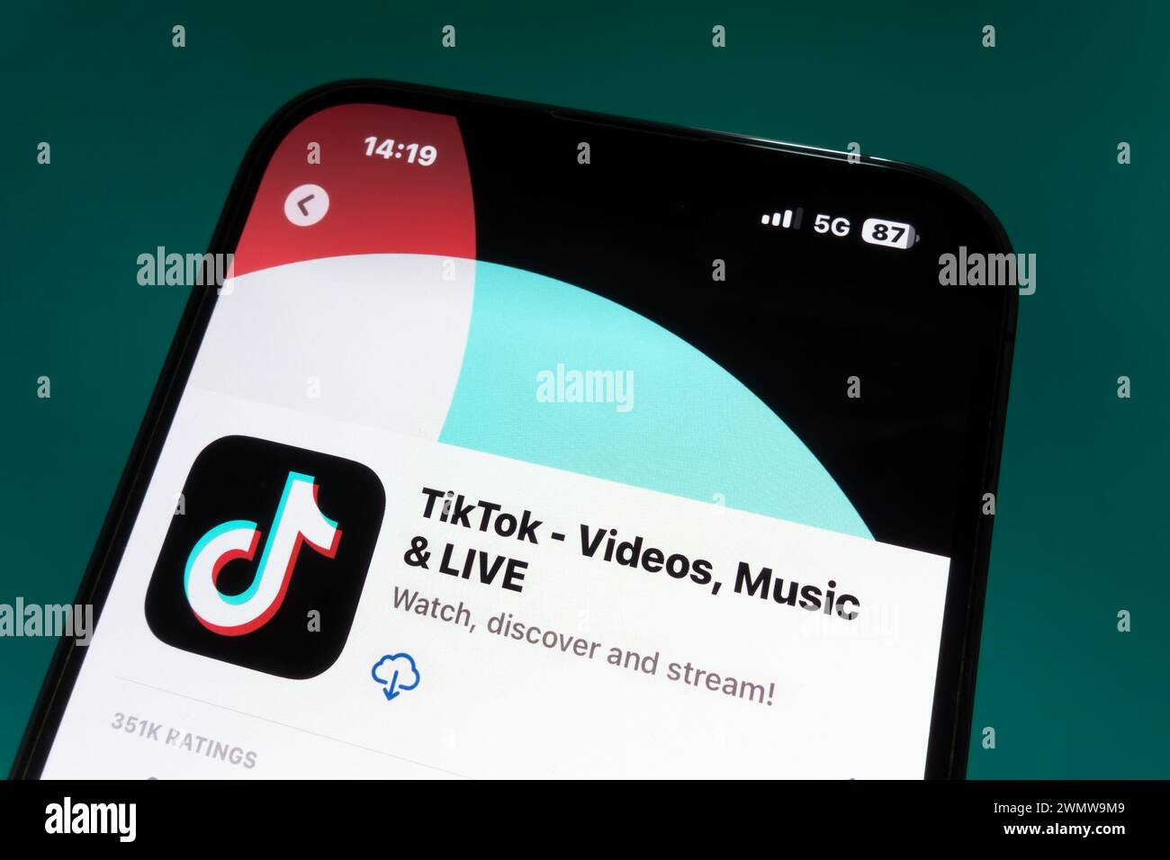 Nanning, China - 26. Februar 2024. TikTok App auf einem Smartphone. TikTok ist ein Kurzform-Video-Hosting-Dienst von ByteDance Stockfoto