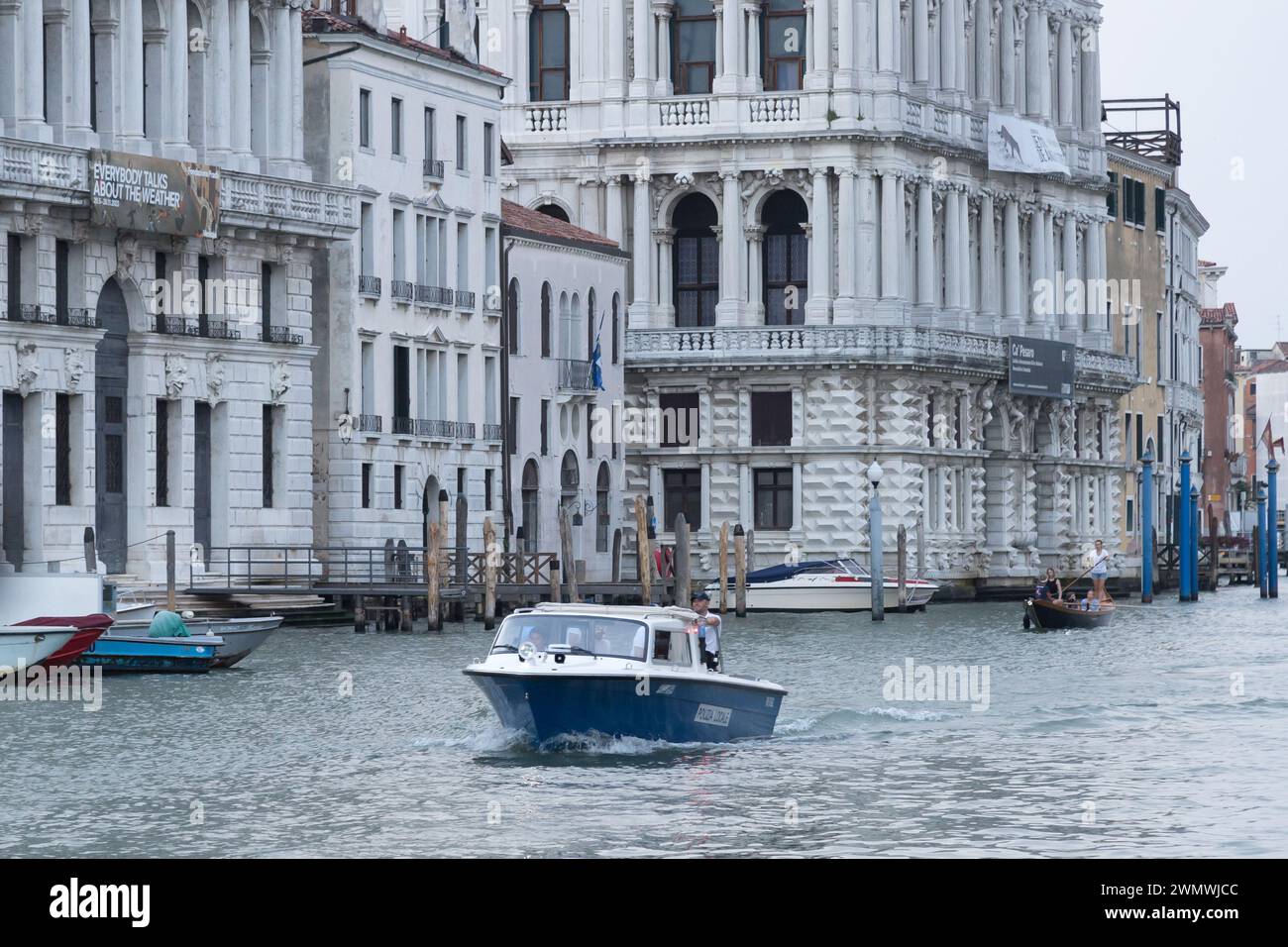 Baroque Ca' Pesaro International Gallery of Modern Art aus dem 17. Jahrhundert auf dem Canal Grande (Canal Grande) in Santa Croce Sestiere im historischen Zentrum von Stockfoto