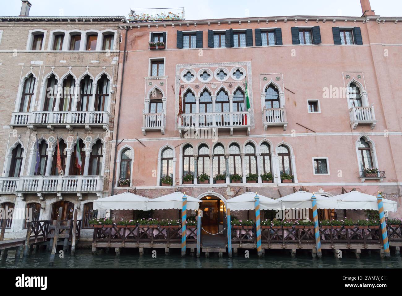Palazzo Giustinian Pesaro und Palazzo Morosini-Sagredo upon Canal Grande (Canal Grande) in Cannaregio sestiere im historischen Zentrum von Venedig, Veneto, IT Stockfoto