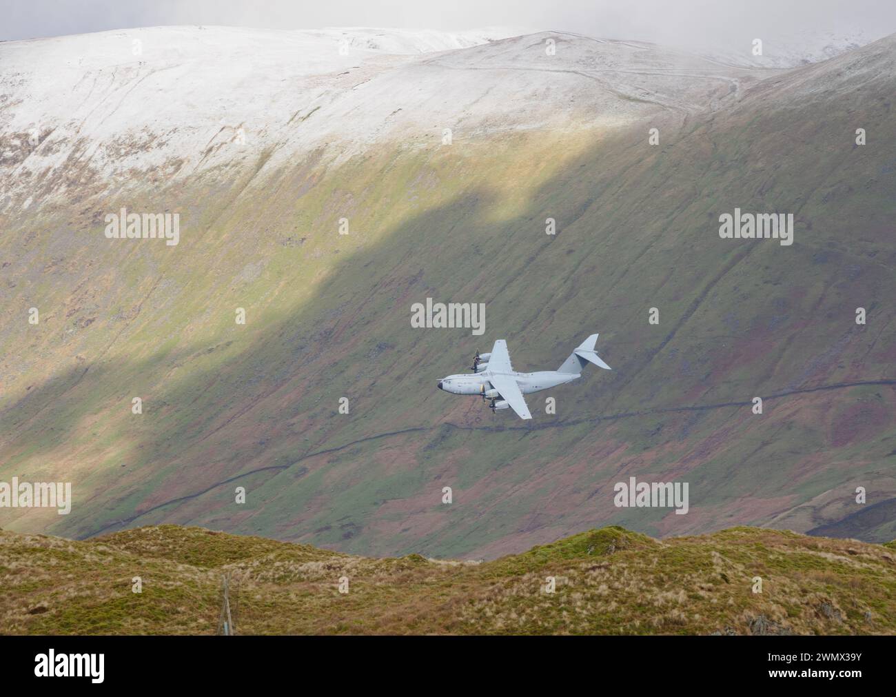 RAF Atlas Transportflugzeug im Flug durch den Lake District Stockfoto
