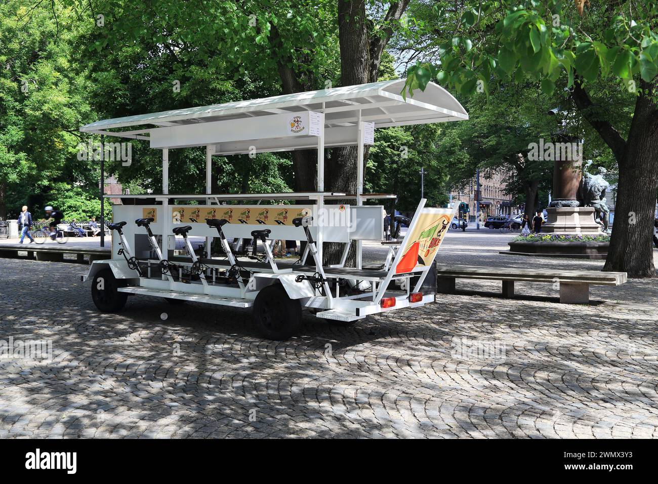 STOCKHOLM, SCHWEDEN - 28. JUNI 2016: Diese Maschine ist eine Möglichkeit, eine unterhaltsame Tour durch die Stadt zu machen. Stockfoto