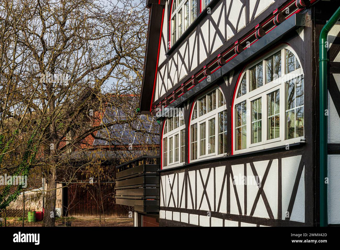 Gepflegtes, sauberes und gepflegtes deutsches Dorf. Spielwarenhäuser. Schönheit und Ruhe. Schwarzwald. Deutschland. Stockfoto