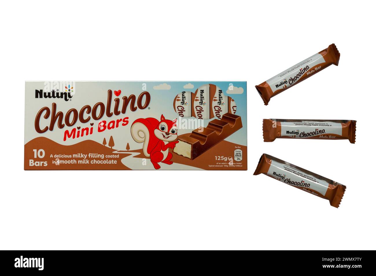 Paket mit Nutini Chocolino Minibars mit drei 3 entfernt isoliert auf weißem Hintergrund Stockfoto