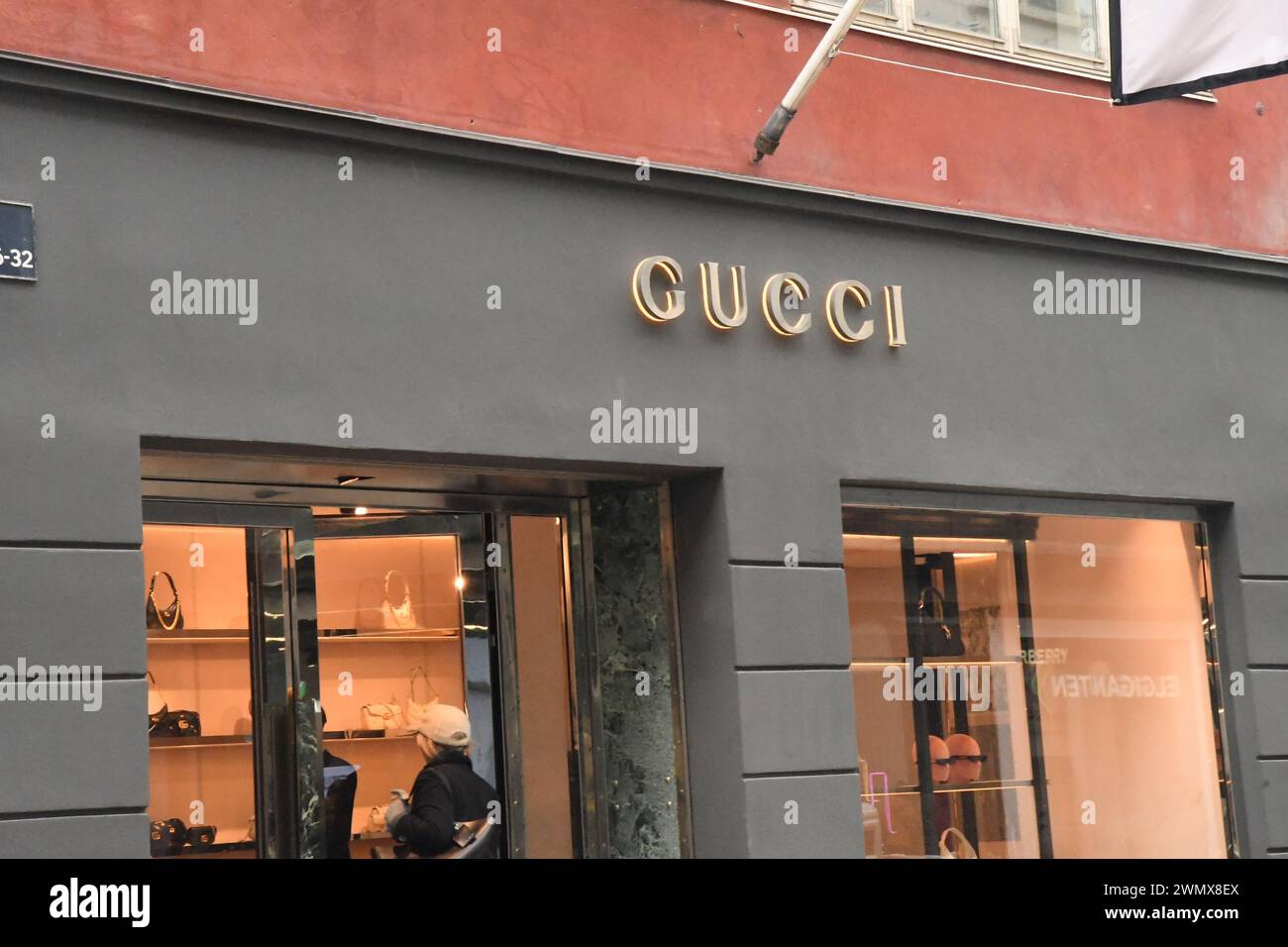 Kopenhagen, Dänemark /28. Februar 2024/.Gucci-Geschäft in der stroeget Pedestrain Street in der dänischen Hauptstadt. (Photo.Francis Joseph Dean/Dean Pictures) Stockfoto