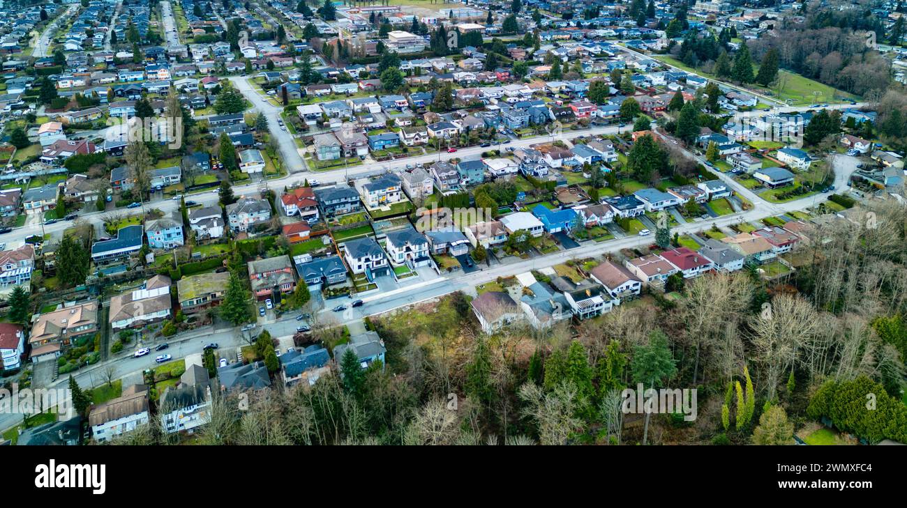 Wohnhäuser in einem vorstädtischen Stadtviertel. Burnaby, Vancouver, BC, Kanada. Stockfoto