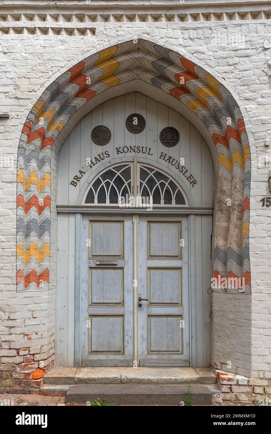 Historisches Eingangsportal der ehemaligen Brauerei Konsul Haeussler, Scheuerstraße 15, Wismar, Mecklenburg-Vorpommern Stockfoto
