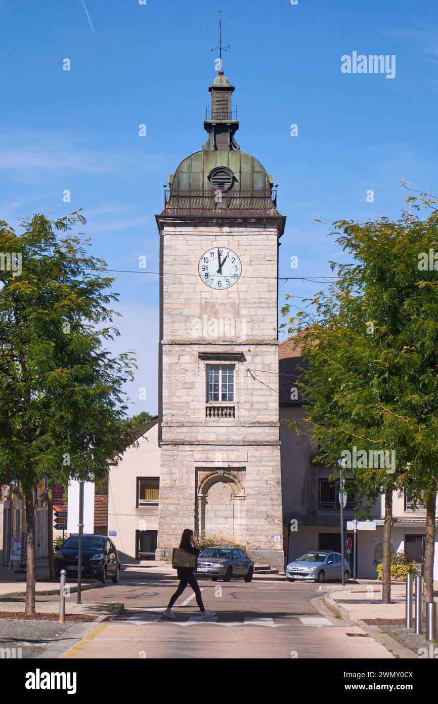 Frankreich, Jura, Champagnole, Wasserturm aus dem 19. Jahrhundert mit Turm und öffentlicher Uhr Stockfoto