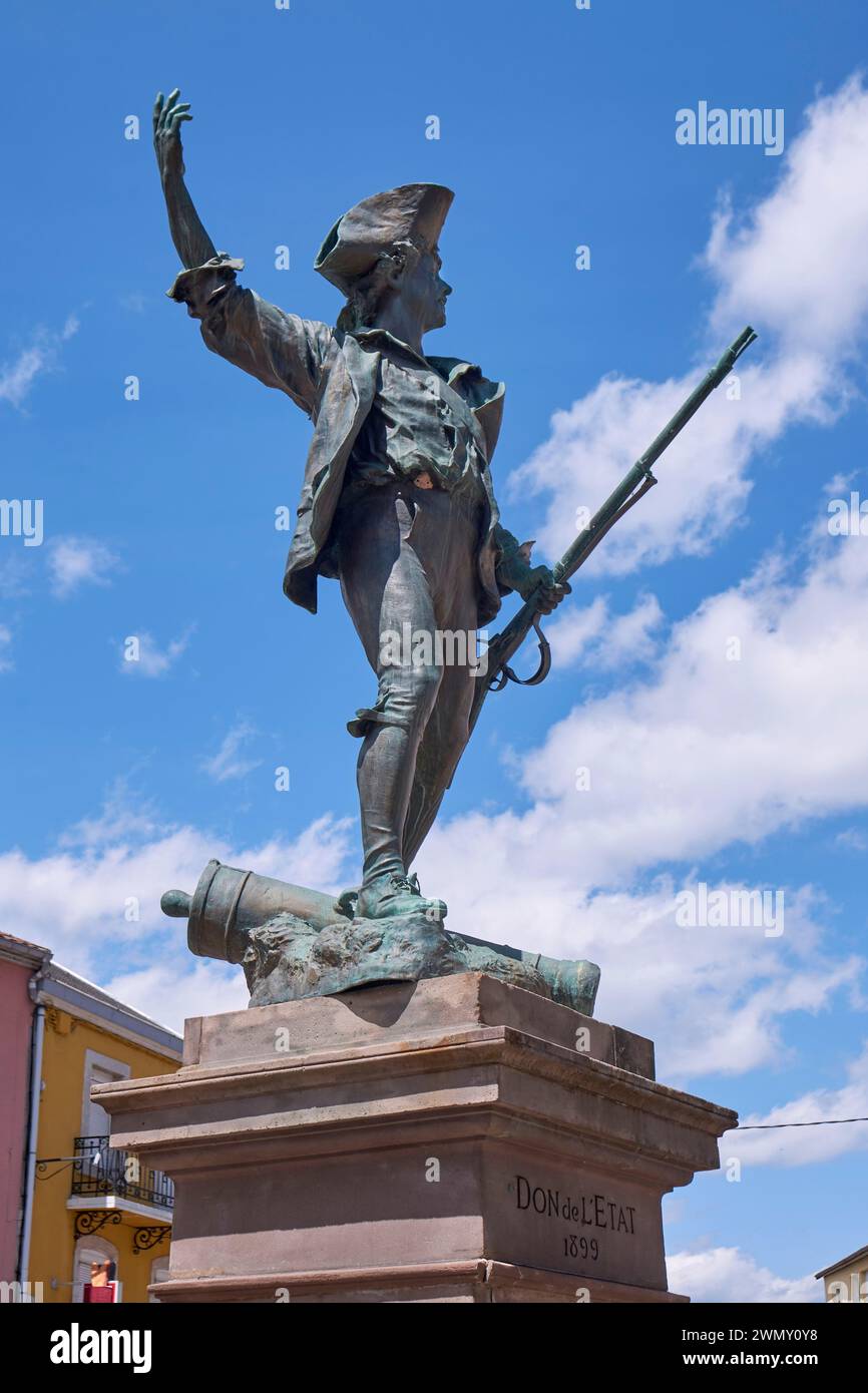 Frankreich, Vogesen, Remiremont, rue du General de Gaulle, Statue des Freiwilligen, eine Hommage an die Einwohner, die sich 1792 freiwillig zur Verteidigung der Heimat in Gefahr gemeldet haben Stockfoto