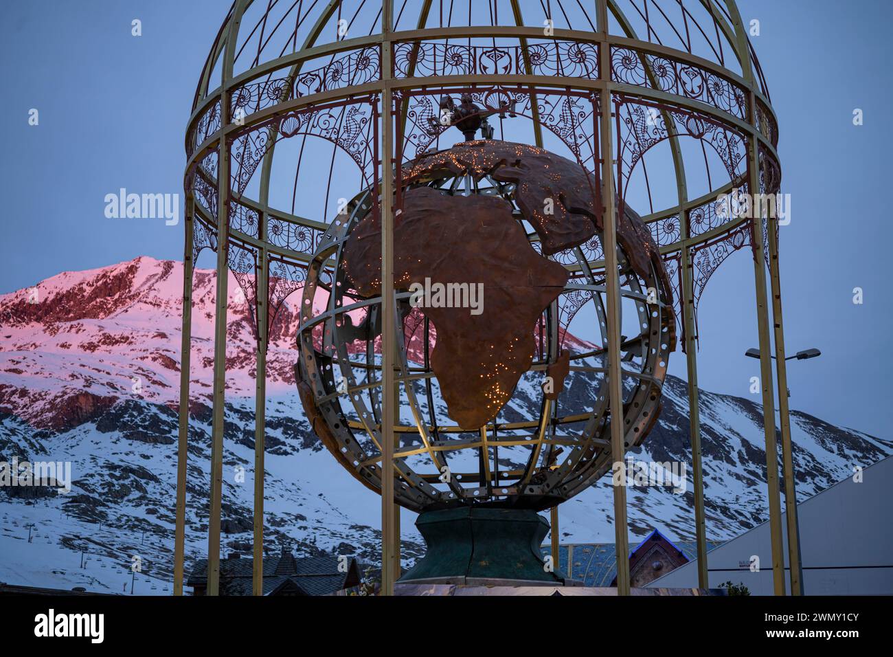 Frankreich, Isere, Huez, Skigebiet Alpe d'Huez, Oisans-Tal, Grandes Rousse-Gebirge, Tomorrowland Winter, Techno-Musikfestival Stockfoto