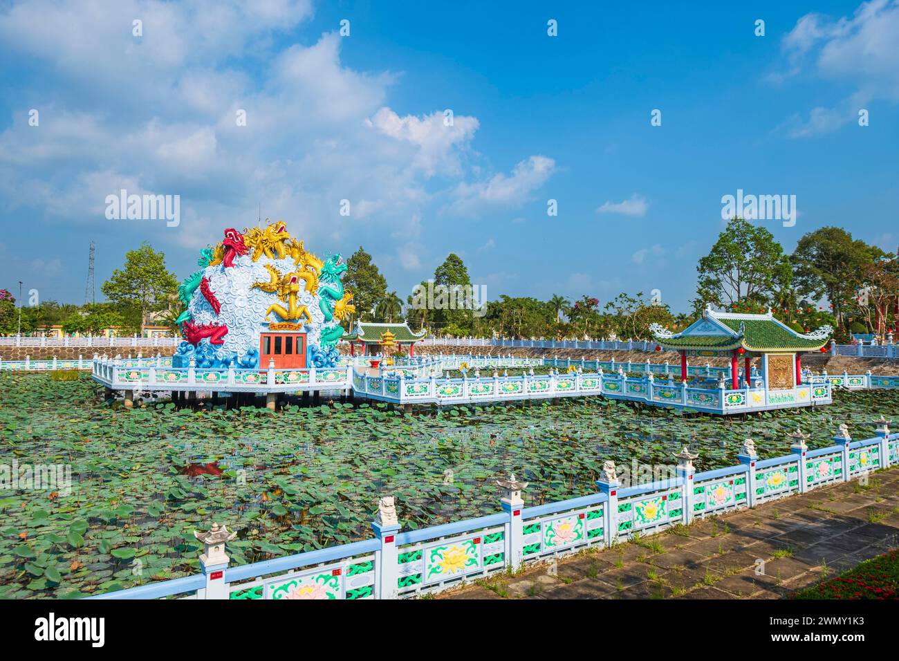 Vietnam, das Mekong Delta, eine Provinz von Giang, Chau Doc, Nui Sam Bezirk am Fuße des Mount Sam, eine bedeutende Wallfahrtsstätte, Huynh Dao buddhistische Pagode, Darstellung des Mekong-Flusses, der Fluss der neun Drachen genannt wird Stockfoto