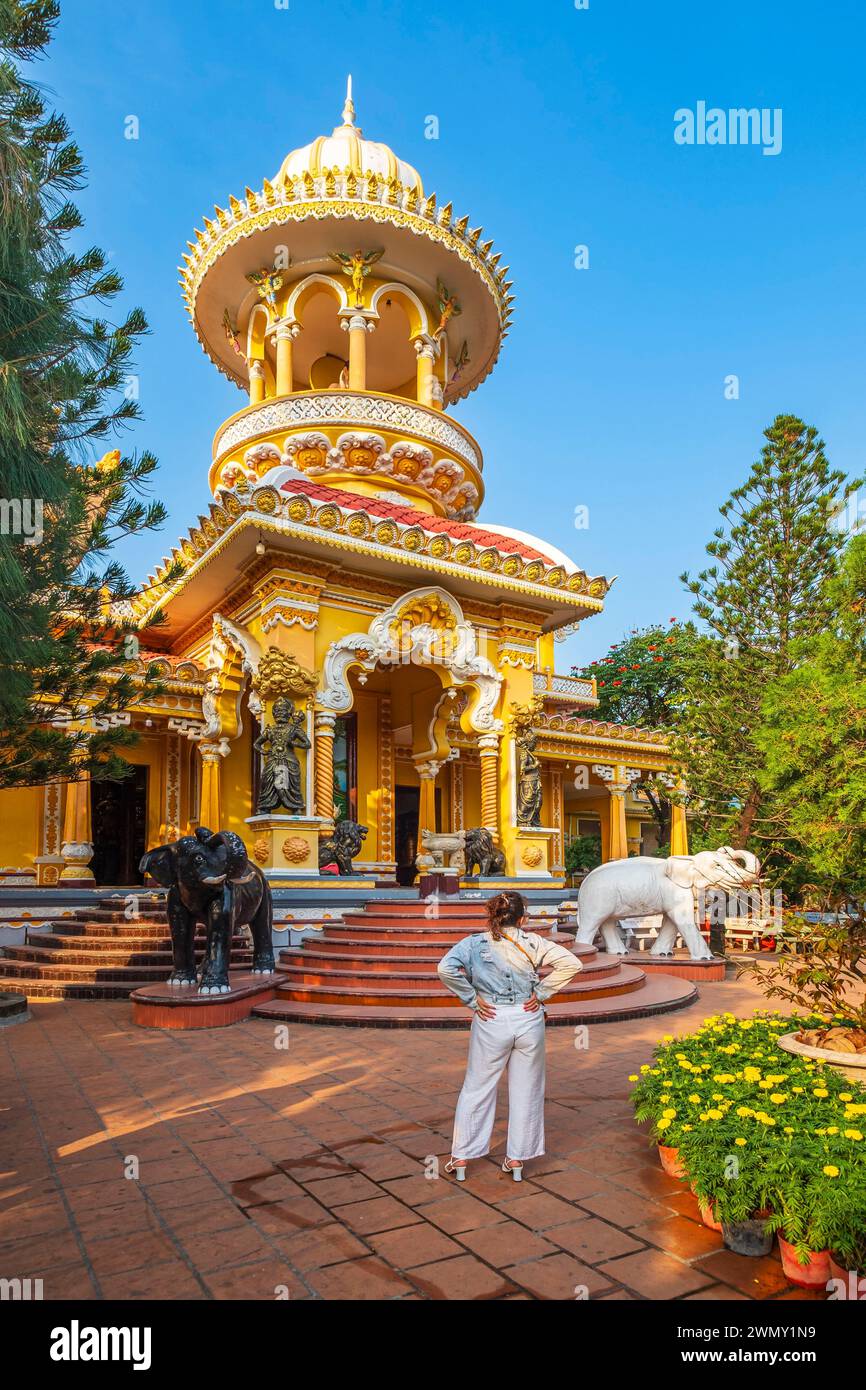 Vietnam, das Mekong Delta, eine Provinz von Giang, Chau Doc, Nui Sam Bezirk am Fuße des Mount Sam, eine bedeutende Wallfahrtsstätte, Tay, ein buddhistischer Tempel Stockfoto