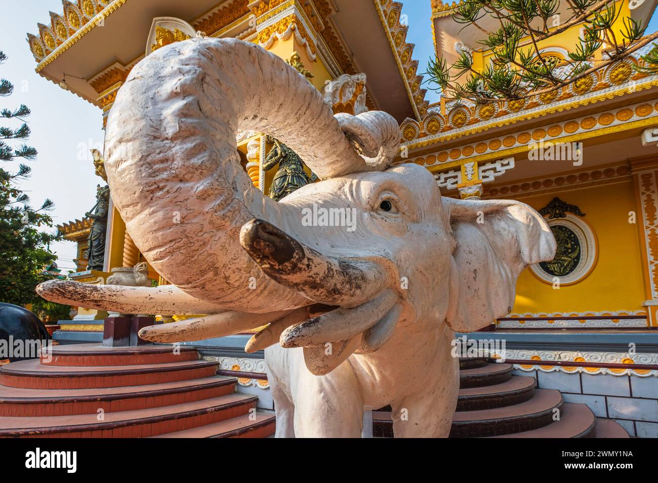 Vietnam, das Mekong Delta, eine Provinz von Giang, Chau Doc, Nui Sam Bezirk am Fuße des Mount Sam, eine bedeutende Wallfahrtsstätte, Tay, ein buddhistischer Tempel Stockfoto