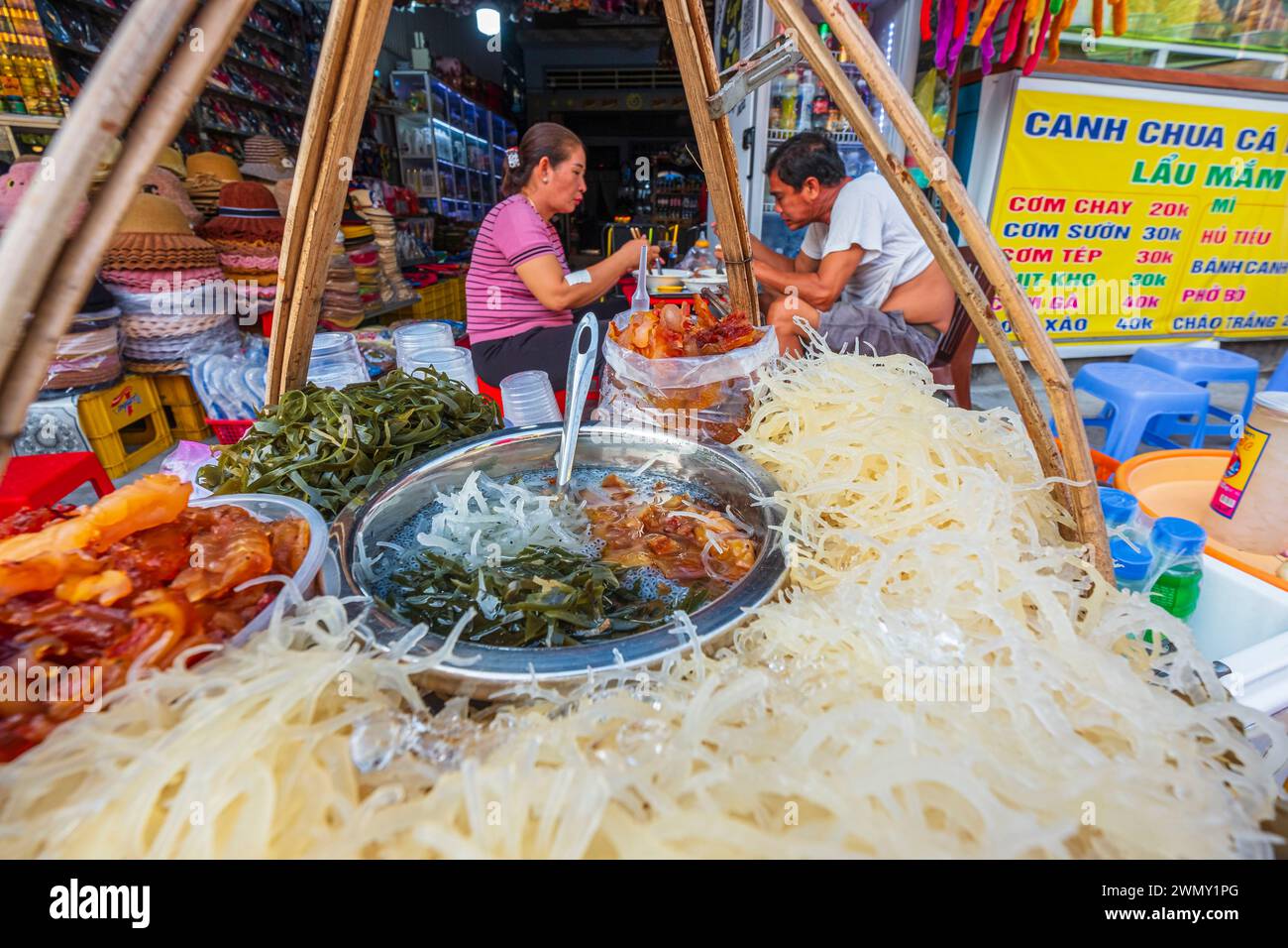 Vietnam, das Mekong Delta, eine Provinz von Giang, Chau Doc, Nui Sam Bezirk am Fuße des Mount Sam, ein wichtiger Wallfahrtsort, Street Food Stockfoto