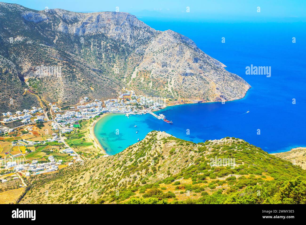 Griechenland, Dodekanesische Inseln, Insel Sifnos, Hafen Kamares, Vogelperspektive, Kamares Stockfoto