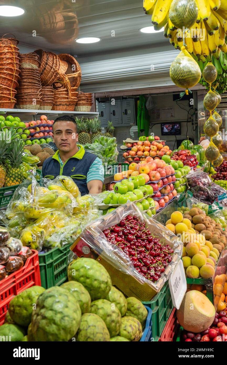 Kolumbien, Bezirk Cundinamarca, Bogota, Obstverkäufer Stockfoto