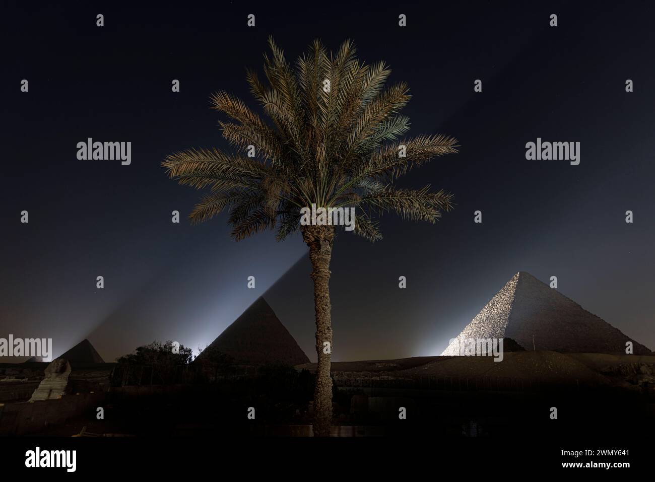 Ägypten, Kairo, Guiza, Memphis und seine Nekropole, die Pyramidenfelder von Gizeh bis Dahshur, die von der UNESCO zum Weltkulturerbe erklärt wurden, Licht- und Soundshow der Pyramiden Stockfoto