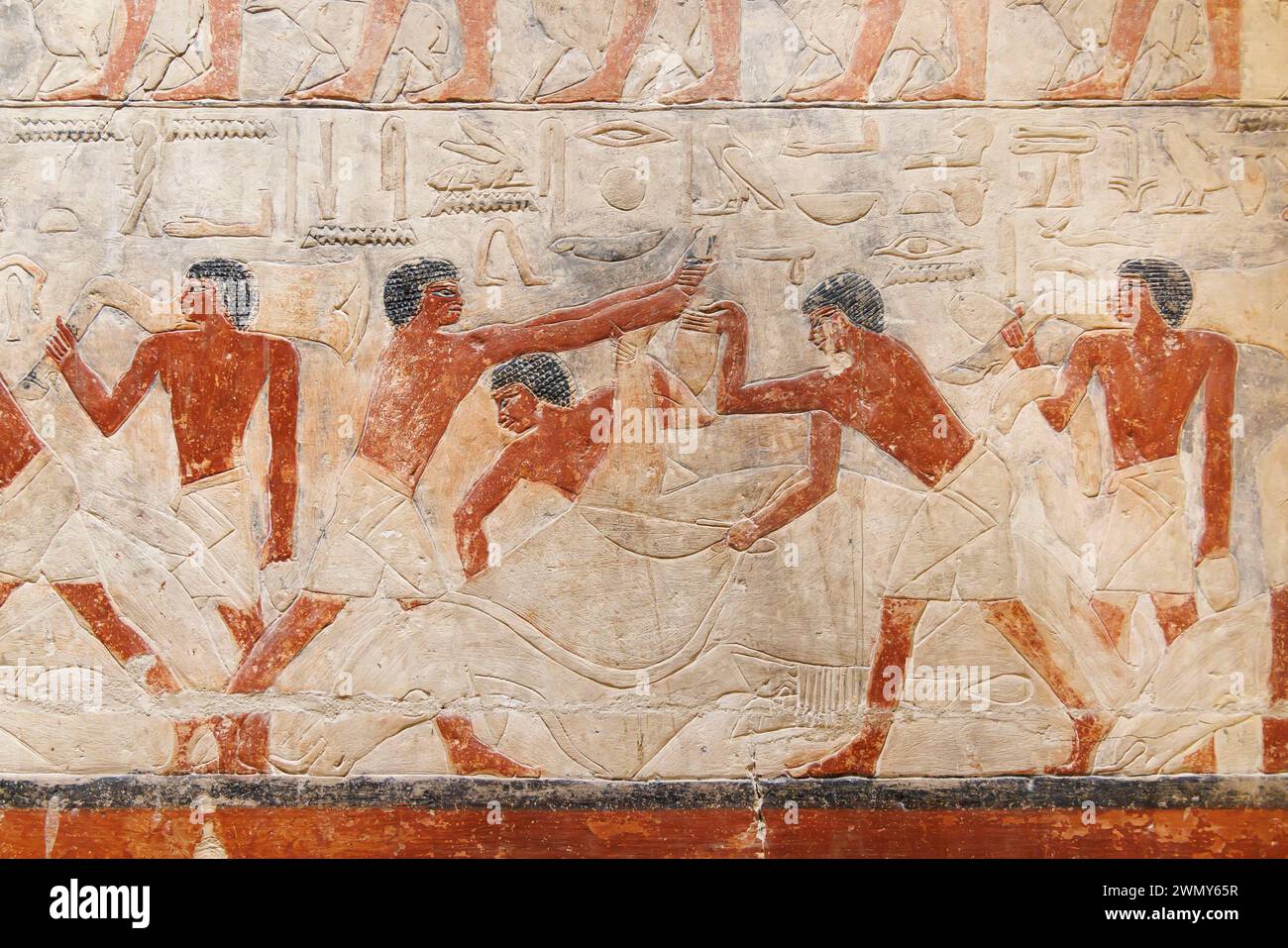 Ägypten, Kairo, Sakkara, Memphis und seine Nekropole, die Pyramidenfelder von Gizeh bis Dahshur, die von der UNESCO zum Weltkulturerbe erklärt wurden, Mastaba von Nikauisesi, Kuhschlachtung Stockfoto