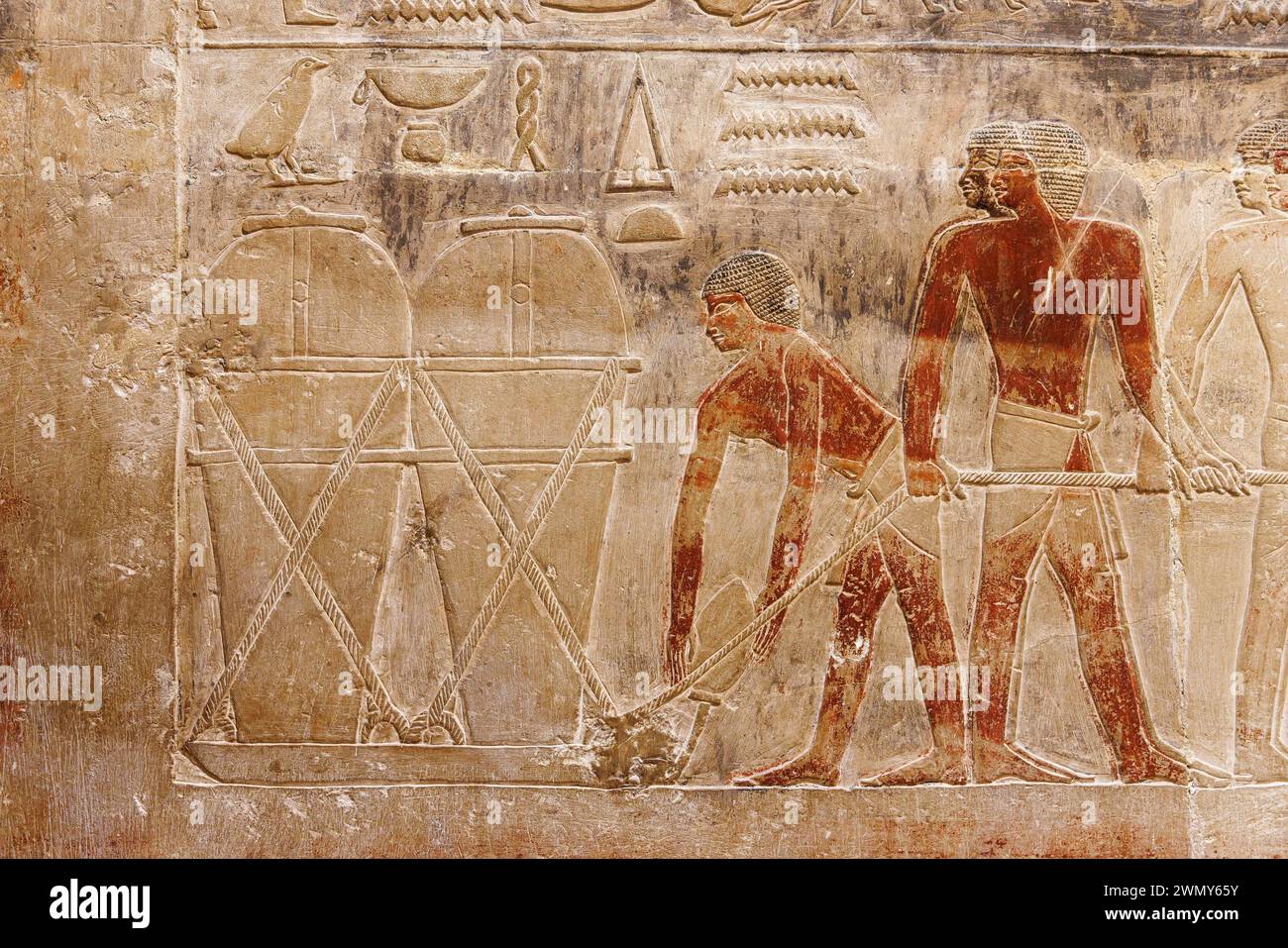 Ägypten, Kairo, Sakkara, Memphis und seine Nekropole, die Pyramidenfelder von Gizeh bis Dahshur, die von der UNESCO zum Weltkulturerbe erklärt wurden, Kagemni-Grab, Glastransport Stockfoto