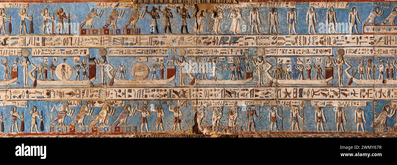 Ägypten, Qena, Dendera, pharaonische Tempel in Oberägypten aus ptolemäischer und römischer Zeit, von der UNESCO zum Weltkulturerbe erklärt, Hathor-Tempel, hypostilvolle Zimmerdecke Stockfoto