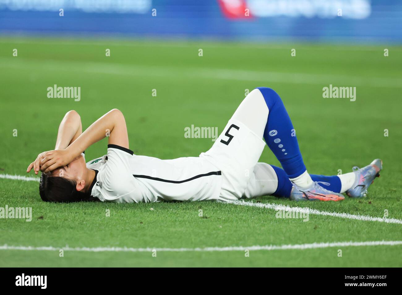 Melbourne, Victoria, Australien. Februar 2024. MELBOURNE, AUSTRALIEN - 28. FEBRUAR: Nafisa Nabikulova aus Usbekistan beim AFC Olympischen Frauenfußball-Turnier Paris 2024 Asiatische Qualifikationsrunde Runde 3 zwischen Australien Matildas und Usbekistan im Marvel Stadium am 28. Februar 2024 in Melbourne, Australien. (Kreditbild: © Chris Putnam/ZUMA Press Wire) NUR REDAKTIONELLE VERWENDUNG! Nicht für kommerzielle ZWECKE! Stockfoto