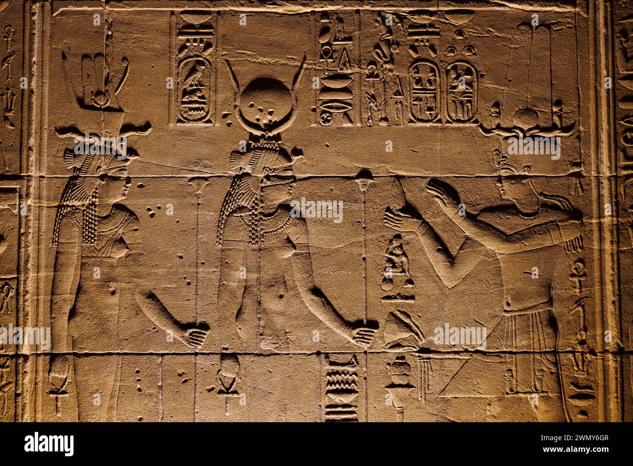 Ägypten, Assuan, nubische Denkmäler von Abu Simbel bis Philae, von der UNESCO zum Weltkulturerbe erklärt, Isis-Tempel in Philae, niedriges Relief an der Außenmauer des Heiligtums Stockfoto