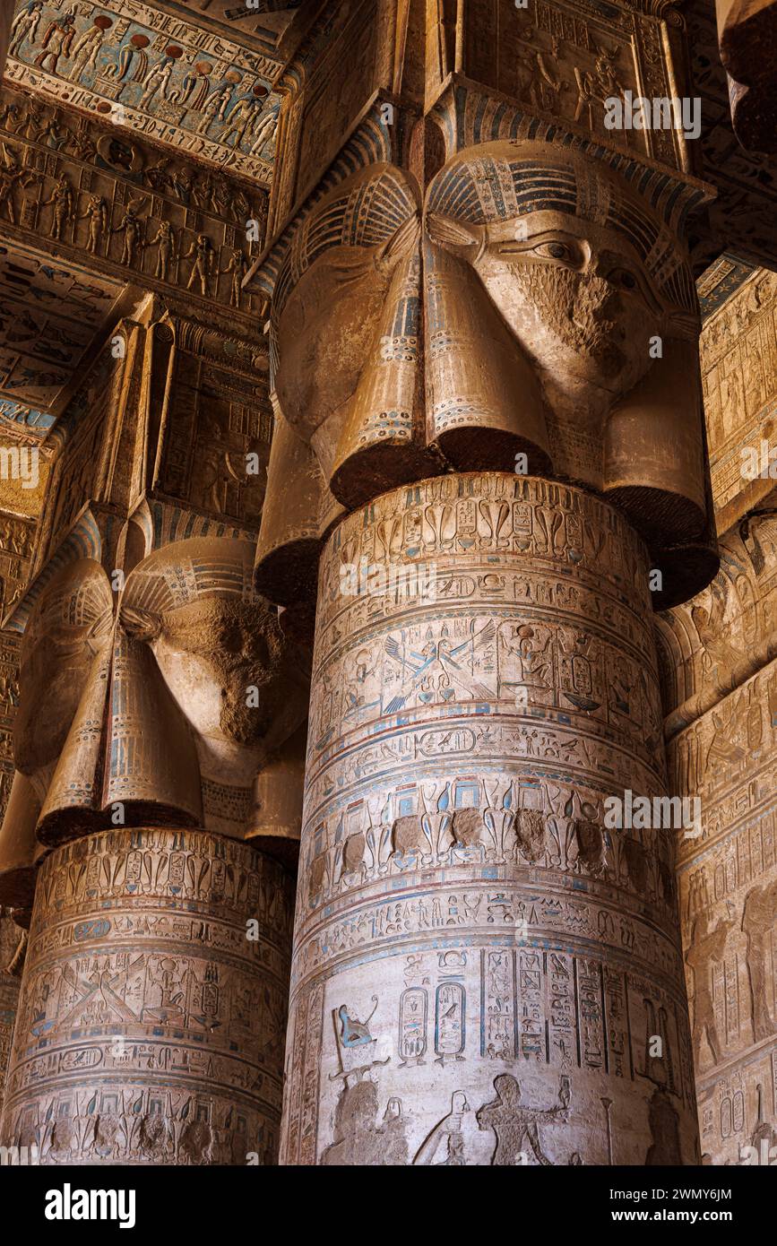 Ägypten, Qena, Dendera, Pharaonentempel in Oberägypten aus ptolemäischer und römischer Zeit, die von der UNESCO zum Weltkulturerbe erklärt wurden, Hathor-Tempel, Säulen Stockfoto