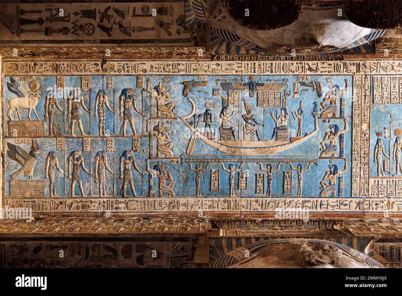 Ägypten, Qena, Dendera, pharaonische Tempel in Oberägypten aus ptolemäischer und römischer Zeit, von der UNESCO zum Weltkulturerbe erklärt, Hathor-Tempel, hypostilvolle Zimmerdecke Stockfoto