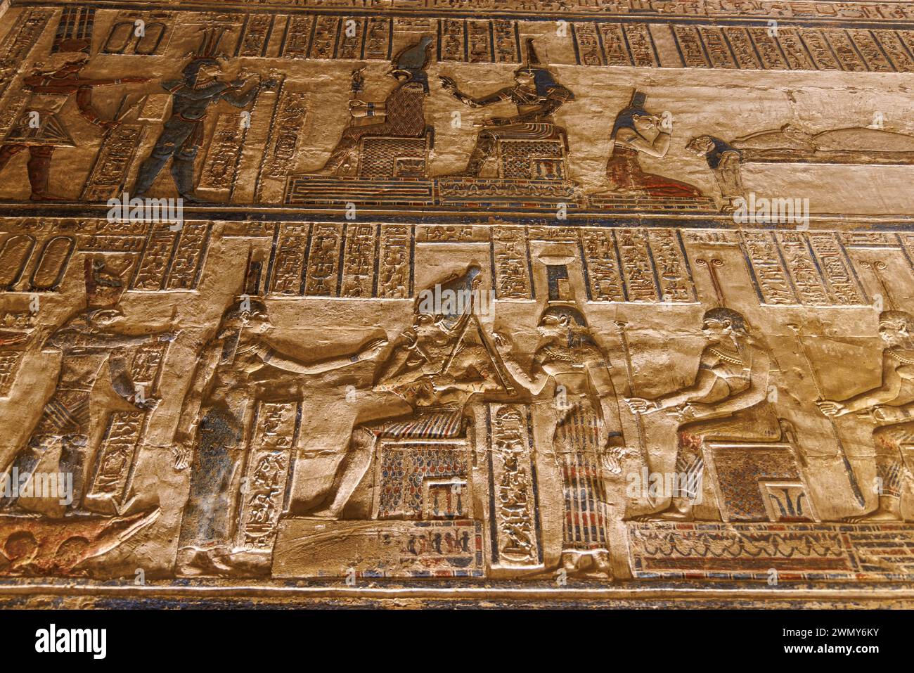 Ägypten, Qena, Dendera, pharaonische Tempel in Oberägypten aus ptolemäischer und römischer Zeit, von der UNESCO zum Weltkulturerbe erklärt, Hathor-Tempel, niedriges Relief Stockfoto