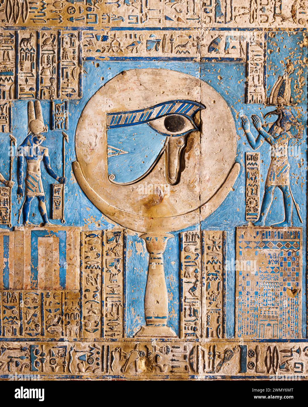 Ägypten, Qena, Dendera, pharaonische Tempel in Oberägypten aus ptolemäischer und römischer Zeit, von der UNESCO zum Weltkulturerbe erklärt, Hathor-Tempel, hypostilvolle Zimmerdecke Stockfoto