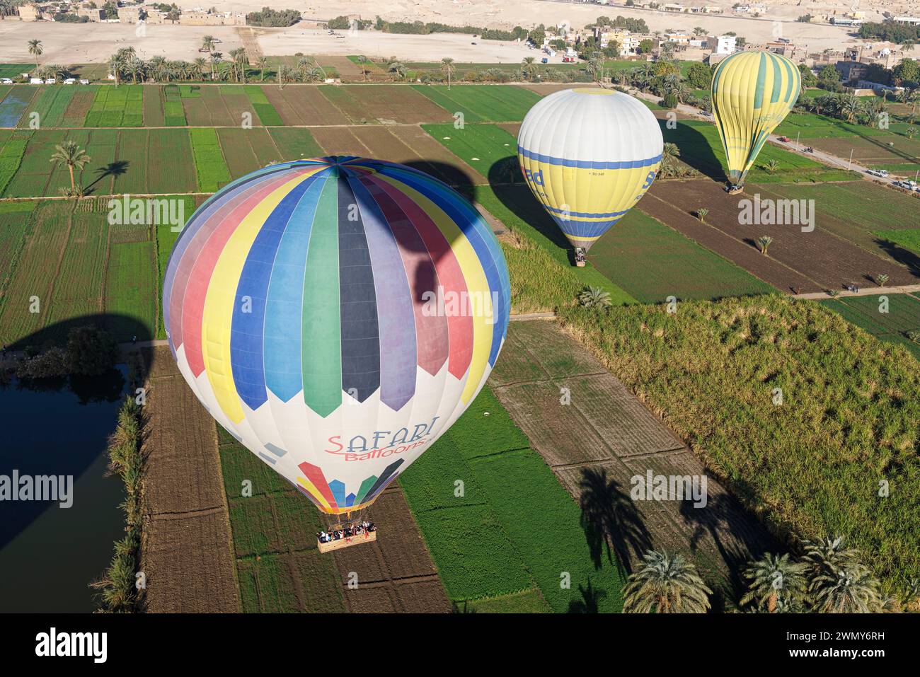 Ägypten, Luxor, das antike Theben mit seiner Nekropole, die von der UNESCO zum Weltkulturerbe erklärt wurde, Heißluftballons (aus der Luft) Stockfoto