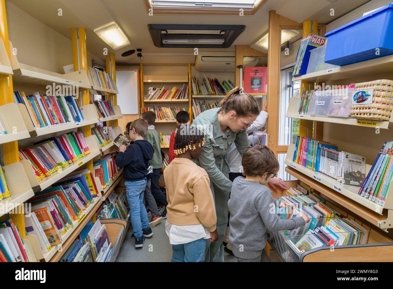 Frankreich, Indre et Loire, Loire-Tal, das von der UNESCO zum Weltkulturerbe erklärt wurde, Tours, das Schulbuchmobil der Stadtbibliothek von Tours, war das erste, das 1956 in Frankreich geschaffen wurde Stockfoto