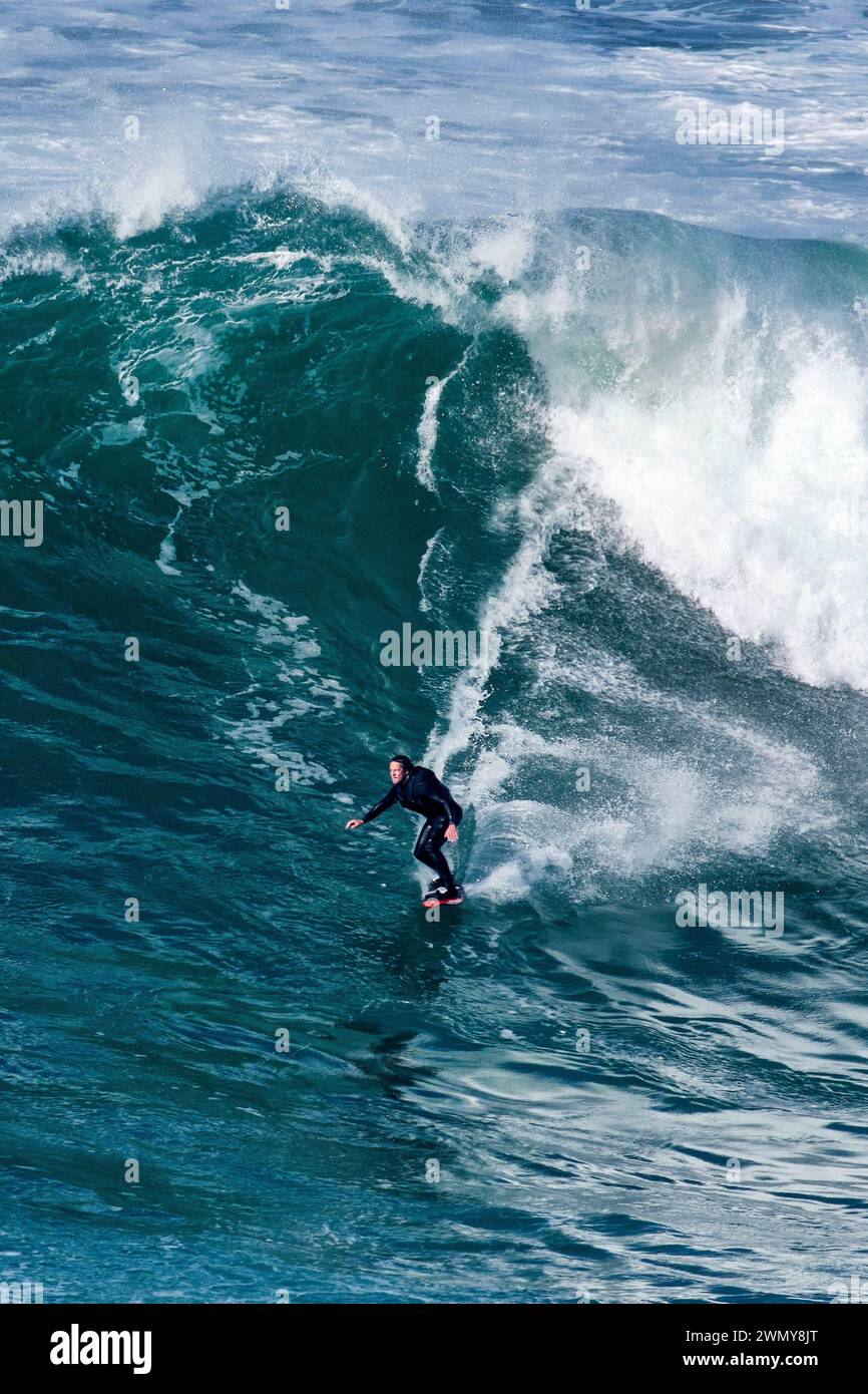 Portugal, Estremadura, Nazaré, surfen auf den riesigen Wellen von Nazaré Stockfoto