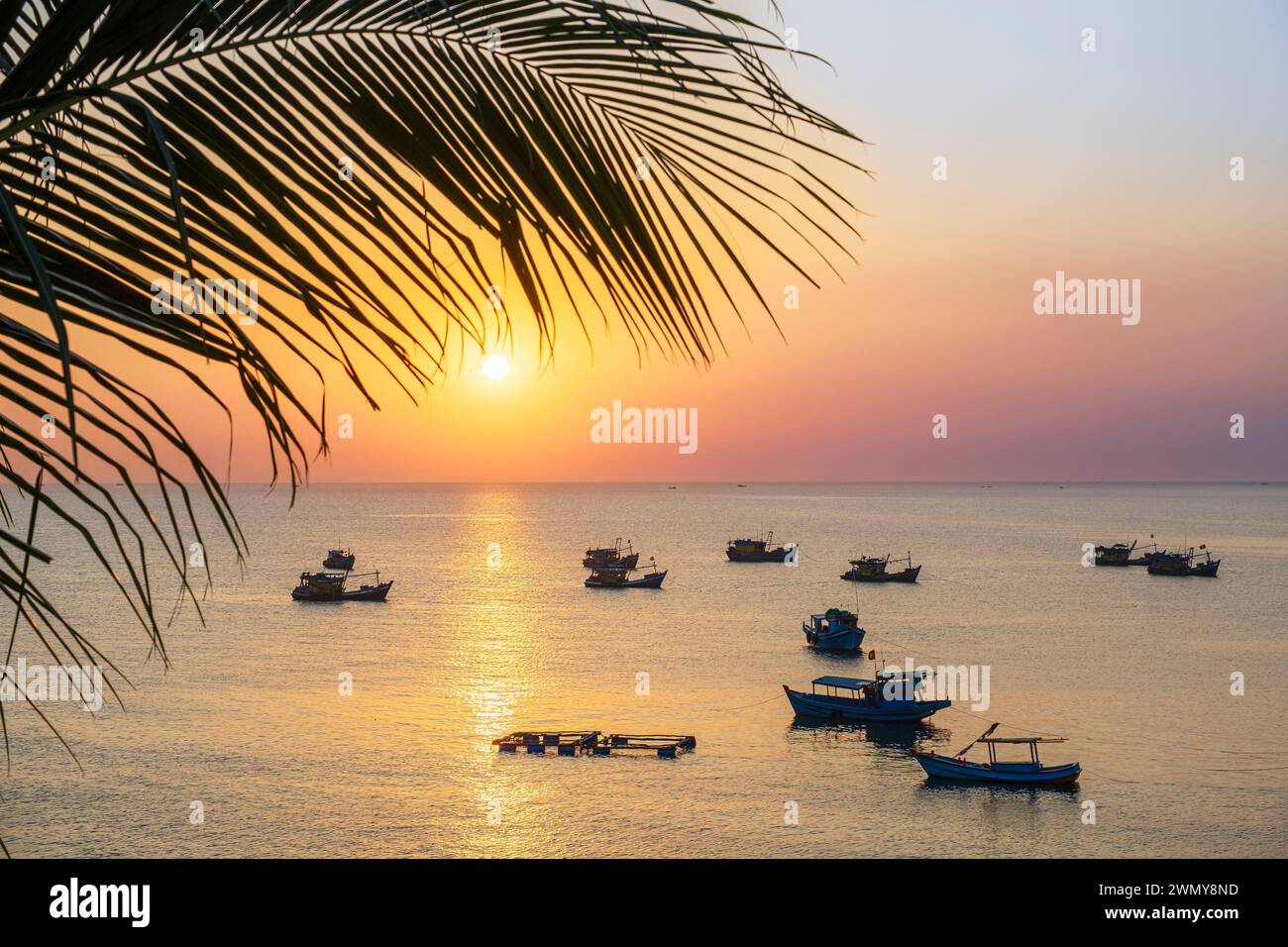 Vietnam, Provinz Kien Giang, Insel Hon Son (oder Lai Son), Dorf Bai Nha, Sonnenuntergang im Hafen Stockfoto