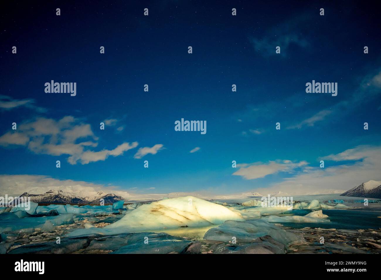 Island, Südküste, Vatnajokull Nationalpark, Skaftafell, Fjallsarlon Gletscher, nachts Stockfoto