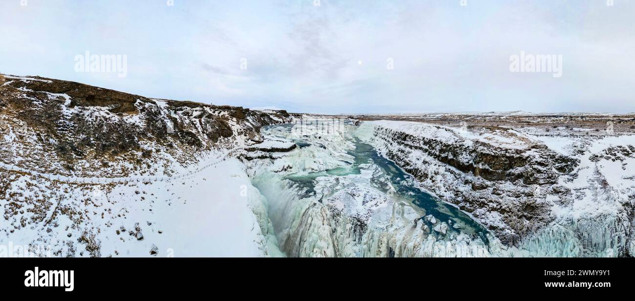 Island, Südküste, Vesturland, der Hvit-Fluss und der Gullfoss-Wasserfall (aus der Vogelperspektive) Stockfoto
