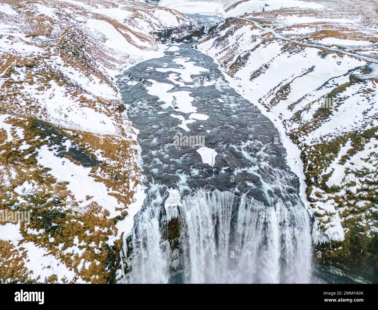 Island, Südküste, Skógafoss Wasserfälle (Luftaufnahme) Stockfoto