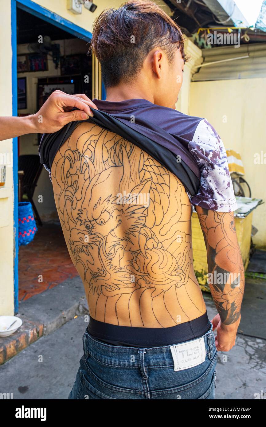 Vietnam, Mekong Delta, Sa Dec, tätowierter junger Mann Stockfoto