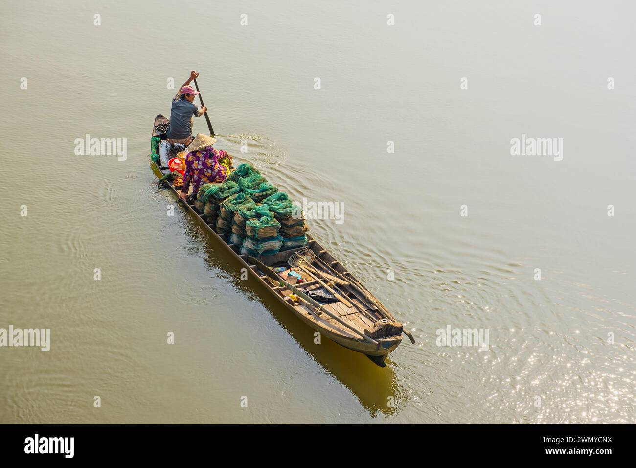 Vietnam, Mekong Delta, Vinh Long Provinz, eine Binh Insel, Fischer auf einem der vielen Kanäle oder Arroyos der Insel Stockfoto