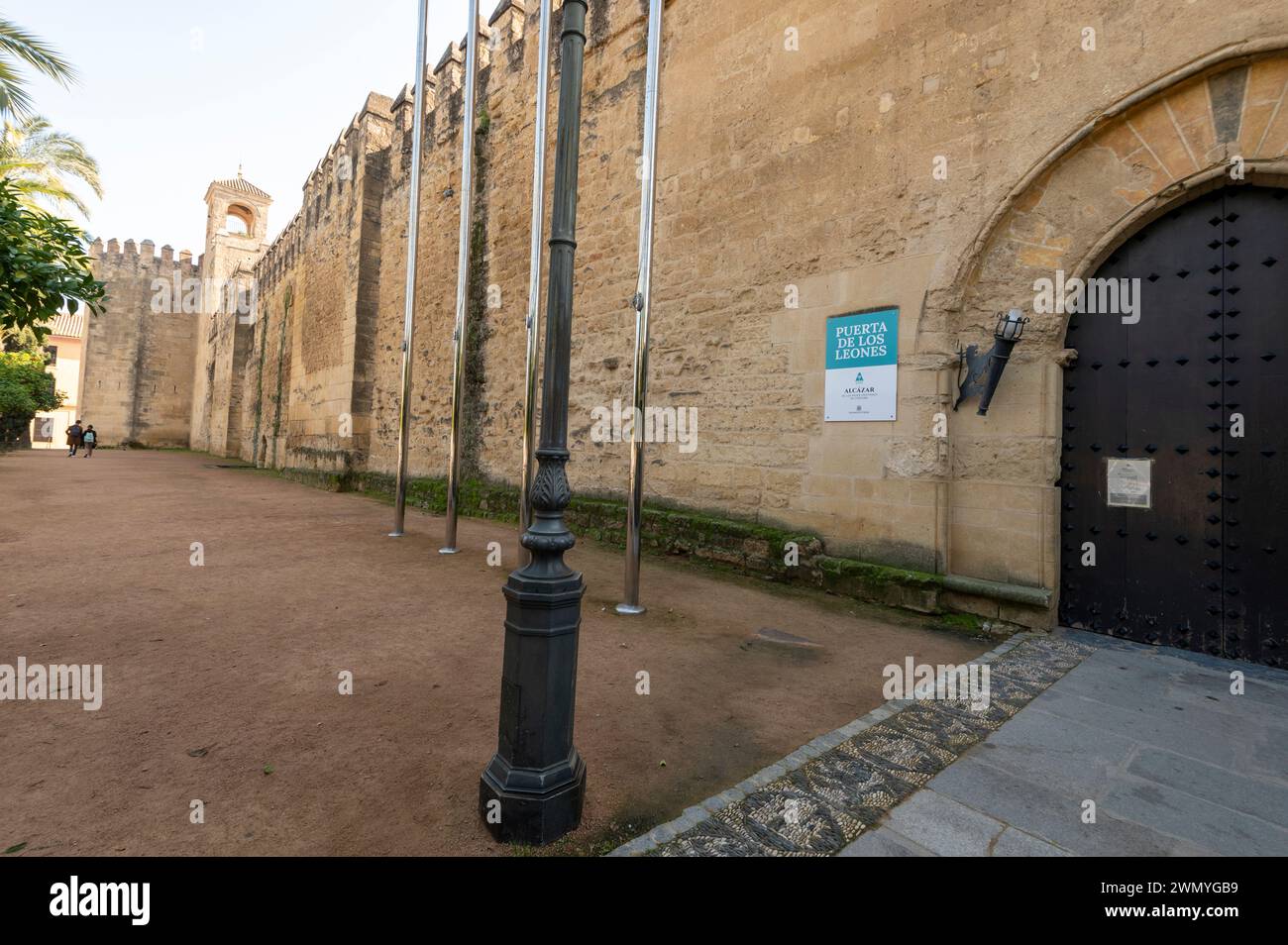 Die Rückseite des Alcazar de los Reyes Cristianos, auch bekannt als Alcazar von Cordoba, ist ein mittelalterlicher Palast/Festung im historischen Zentrum von Stockfoto