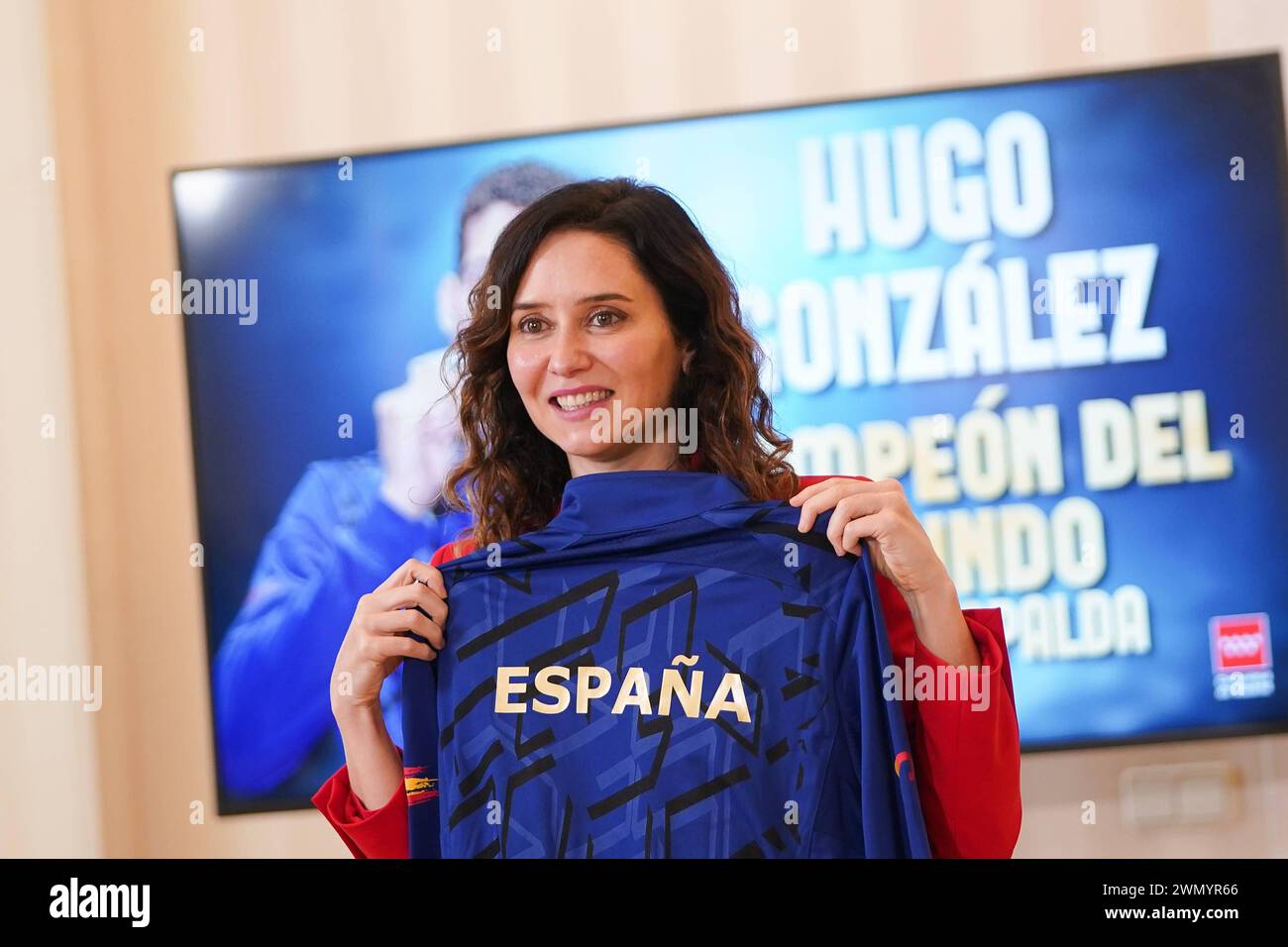 Madrid, Spanien. Februar 2024. Hugo Gonzalez, nadador proclamado en Doha (Catar) campeón del mundo de 200 Metros espalda y medalla de plata en los 100 Metros. Quelle: CORDON PRESS/Alamy Live News Stockfoto