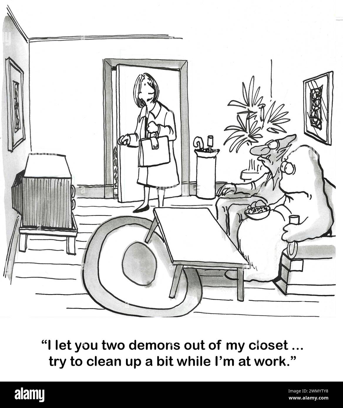 BW-Cartoon, der zwei Dämonen zeigt, die auf dem Sofa sitzen. Als die Frau zur Arbeit geht, bittet sie beide, das Haus etwas zu säubern. Stockfoto