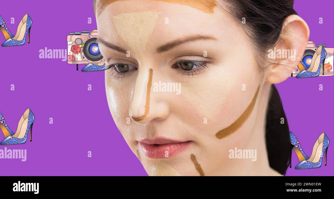 Bild von Schuhen, Kamerasymbolen und Modell auf violettem Hintergrund Stockfoto