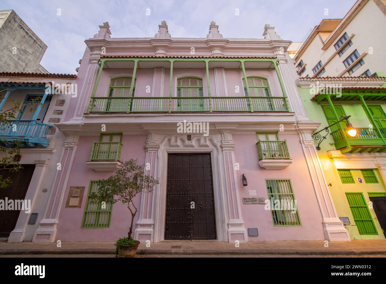 Casa de la Pintora Venezolana in der Calle Oficios Straße in der Nähe der Plaza de San Francisco de Asis in Old Havana (La Habana Vieja), Kuba. Das alte Havanna ist eine Welt Stockfoto