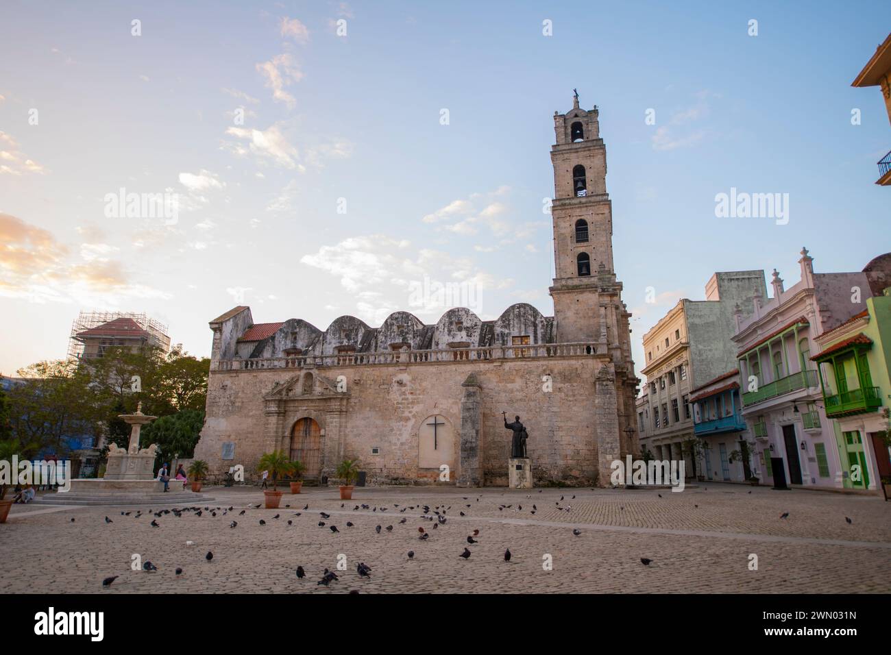 St. Basilika Francisco de Asis (Basilica Menor de San Francisco de Asis) an der Plaza de San Francisco in Old Havana (La Habana Vieja), Kuba. Das alte Havanna i Stockfoto